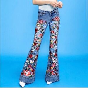 Alice + Olivia Ryley Low Rise Bell Jeans